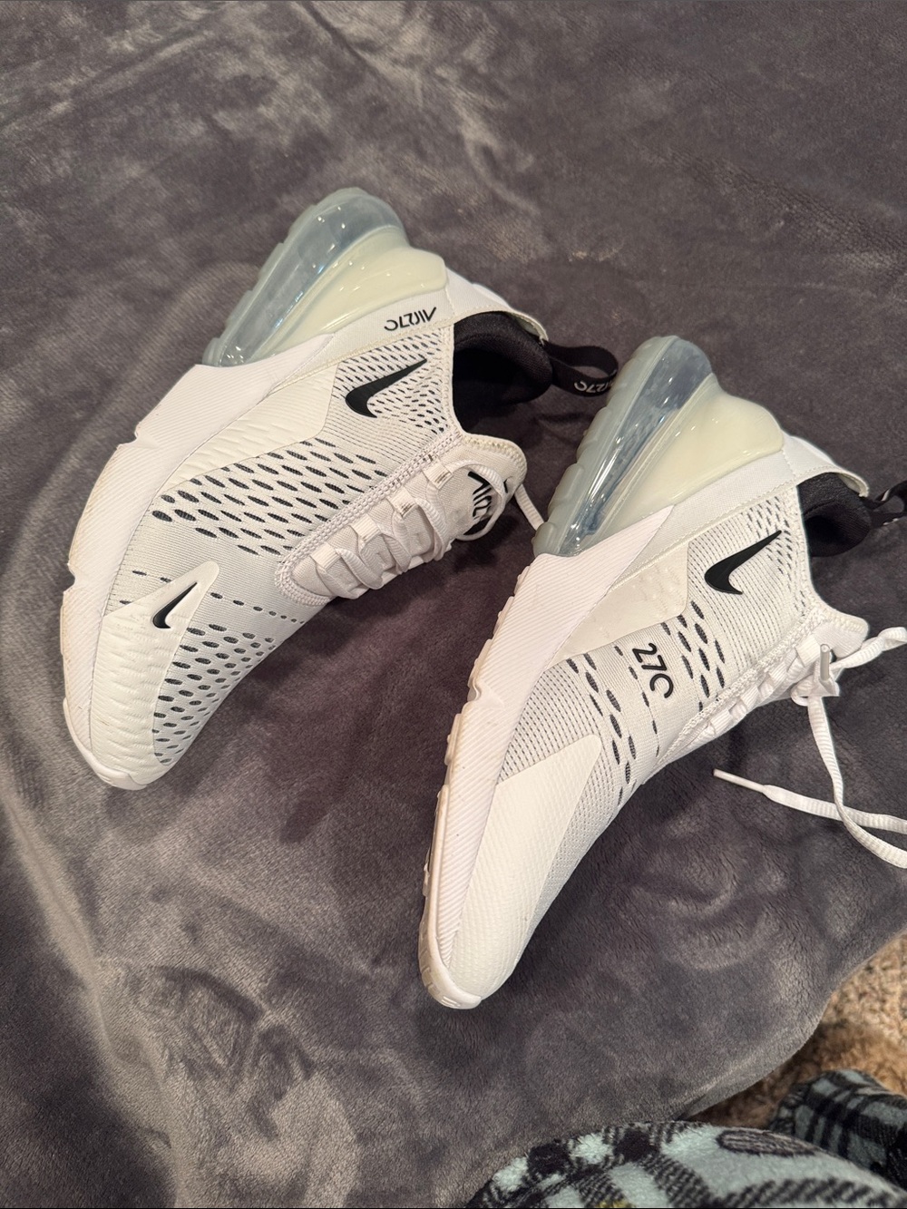 Nike Air Max 270 White Black Athletic Shoes - Picture 3 of 6